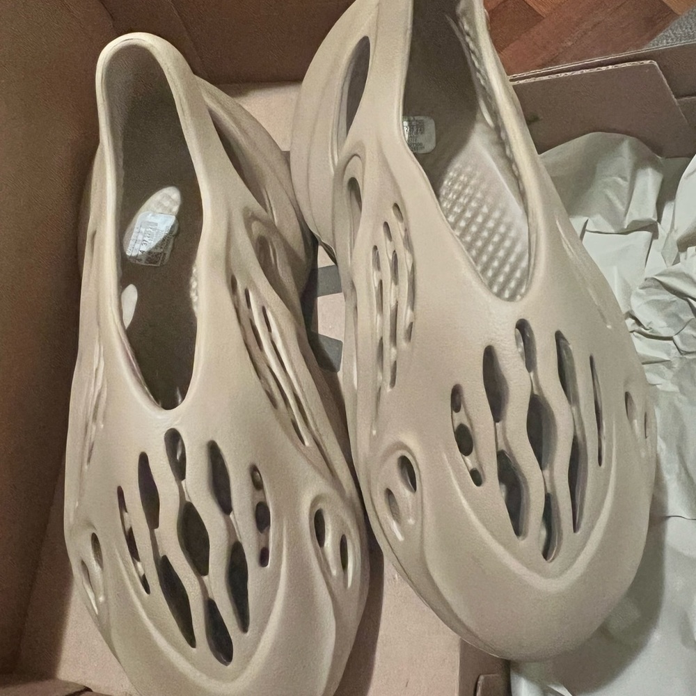 YEEZYS FOAM RUNNERS MIST